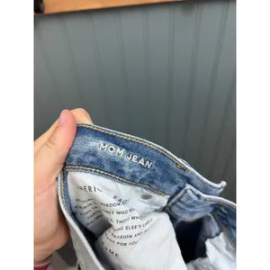 American Eagle Women Light Wash Distressed High Rise Mom Jeans Size 4 Regular thumbnail 4