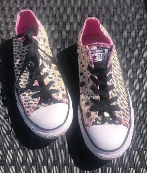 Converse Chuck Taylor All Star Sneakers Low-Top White Black Spotted thumbnail 1