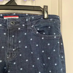 NWOT | Tommy Hilfiger women’s polka dotted jeans — size‎ 4 thumbnail 2