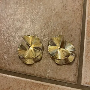 Elegant Gold thumbnail 3