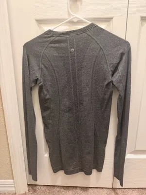 Lululemon Swiftly Tech Long Sleeve Hip Length Size 4 thumbnail 2