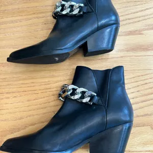 Marc Fisher Henly Black Leather Boots Booties 6M Western Ankle Pointed Toe Chain thumbnail 7