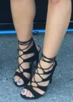 Tie Heels Size 5.5 thumbnail 1