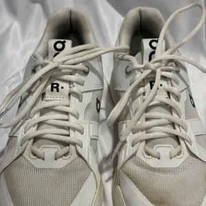 ON On Clouds The Roger Clubhouse Pro Sneakers, White Ice, Size 9 Womens thumbnail 4