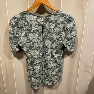 Cute Lucky Brand forest green tattoo floral print puff sleeve v-neck top cotton thumbnail 10