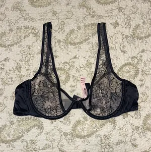 Victoria’s Secret Floral Plunge Bra thumbnail 4