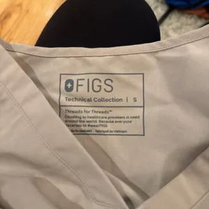 FIGS Scrub Top thumbnail 2