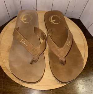 Walk In His Footsteps ‎ Sandals Cross Footprint John 3:16 Brown Size 8 thumbnail 1