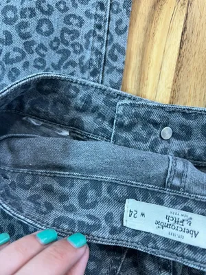 Abercrombie & Fitch Leopard Print Jeans Size 00 W24 Gray Animal Print Denim thumbnail 7