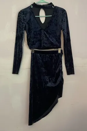 Blue Velvet Long-sleeved And Midi Skirt Set thumbnail 3