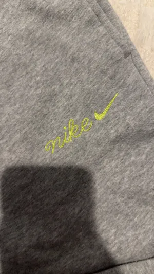 Nike sweatpants thumbnail 2
