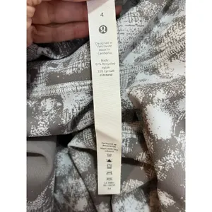 Lululemon Wunder Under HR Crop 23 Scallop Size 4 Luxreme Gray White Leggings New thumbnail 8