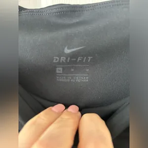 NWOT (I don’t think these have been worn) medium Nike Dri fit leggings thumbnail 6