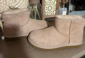 UGG Women’s Classic Mini Boots thumbnail 1