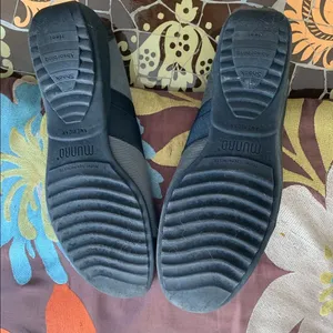MUNRO Black and Gray Slip-On Sneakers thumbnail 4