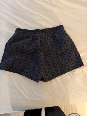H&M shorts thumbnail 3