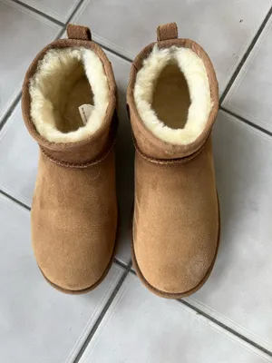 Women’s UGG Classic Ultra Mini Boots 8 thumbnail 3