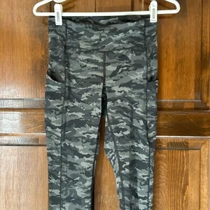 Lululemon Speed‎ Up Mid Rise Legging Size 4 Camouflage Evergreen Camo Green thumbnail 4
