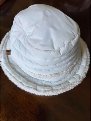 UGG White Fleece Lined Bucket Hat Size Small thumbnail 2