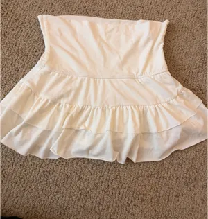 Amazon Mini ruffled white skirt with built in shorts thumbnail 2