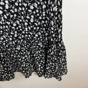Reformation Reeds Ruffle Floral Georgette Midi Dress Size 0 Black Minimalist thumbnail 6