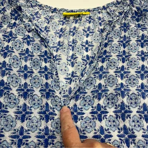 Roller Rabbit Blue White Floral Geometric Pattern 100%‎ Cotton Top Small *FLAW thumbnail 6
