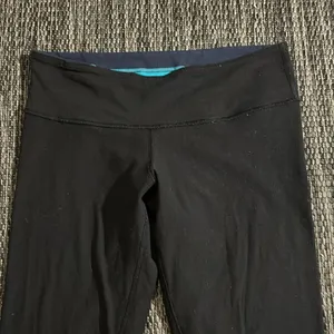 Lululemon Wunder Under Compressive Leggings Reversible Size 8 thumbnail 2