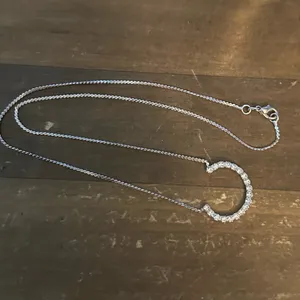 Silver tone rhinestone horseshoe necklace thumbnail 2