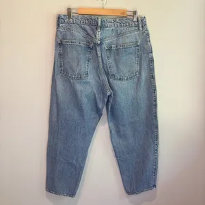 Gap High Rise Barrel Leg Jean - size 31/12R thumbnail 4