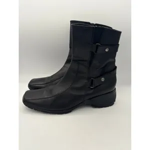 Women’s Clark’s Size 9.5 Black Leather Calf Flat Boots thumbnail 3