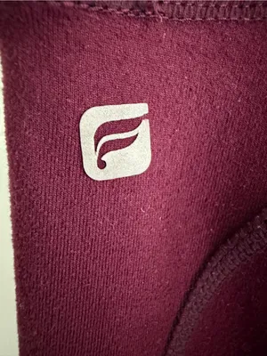 Fabletics Burgundy High Rise Full Length Leggings Zip Pocket Women’s XS thumbnail 3