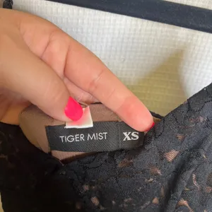 Tiger Mist Black Floral Lace V-Neck Maxi Dress Spaghetti Straps XS thumbnail 4