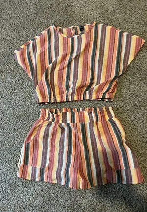 SheIn Matching Set Crop Top & Shorts thumbnail 1
