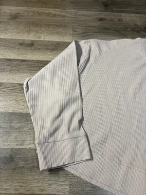 H&M tan sweater thumbnail 2