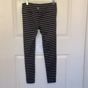 Athleta Chaturanga Ankle Leggings Small Activewear Workout thumbnail 4