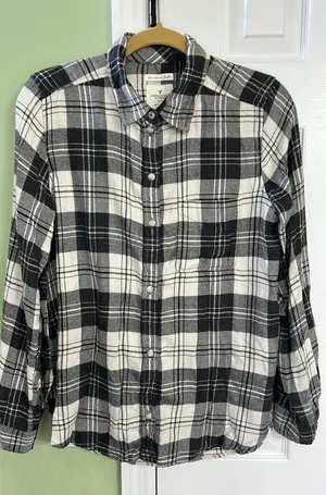 American Eagle cream and black flannel shirt thumbnail 1