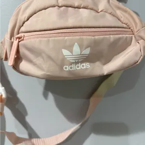 Adidas Waist Pack Bag Pink Fanny Zip Women's‎ Adjustable 2 Compartment Polyester thumbnail 2