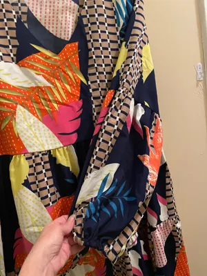 Boutique Vibrant Tiered Mini Dress Tropical Prints V Neck Flowy Medium thumbnail 6