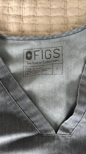FIGS Scrub Top thumbnail 3