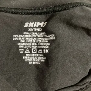 SKIMS Fits Everybody Long Sleeve T-Shirt XS thumbnail 5
