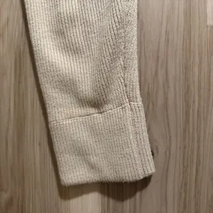 Women’s Beige Sweater Tan Size L thumbnail 4