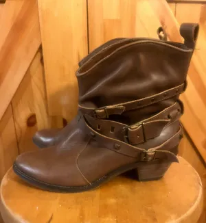 Steve Madden TEXIC Brown Leather Studded Strappy Belted Ankle Boots SZ 8M thumbnail 1