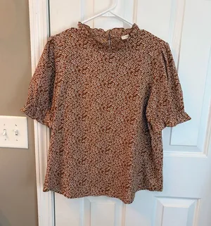fun 2 fun Brown Floral Ruffle Neck Blouse Size M Office Wear Business Casual thumbnail 1
