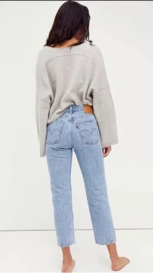 Levi’s Wedgie Straight Leg Jeans Sz 28 Light Wash Button Fly thumbnail 1