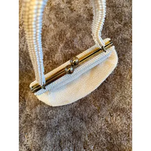 Vintage 1950s Lumured Corde Bead White Handbag Kiss Lock Beaded Evening Purse thumbnail 4