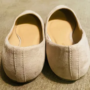 Madden Girl Faux-Suede Ballet Flats Size 7.5 Tan Color. Good condition thumbnail 3