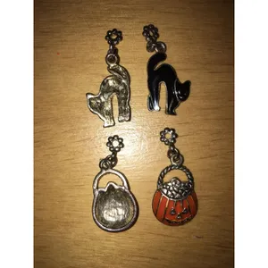 Bundle 2 Vintage Halloween Earrings Black Cat Pumpkins Craft Project No Backings thumbnail 4
