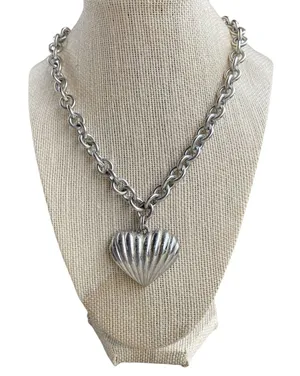 Anne Klein Authentic Ribbed Heart Silver Tone‎ Vintage 80's Necklace Link Toggle thumbnail 1