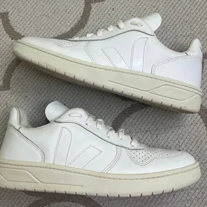 Veja V-10 sneakers all-white leather perforated toes lace.up sneakers, size 10 thumbnail 3