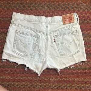 LEVIS BUTTON FLY LIGHT WASH PATCHWORK DISTRESSED CUT OFF SHORTS thumbnail 6